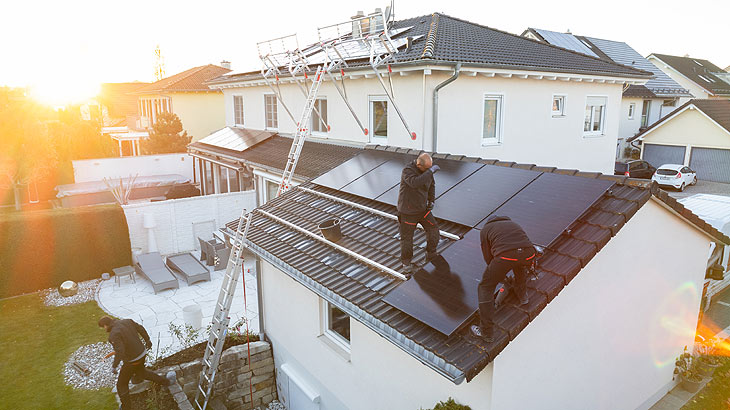  Die Sonne scheint für alle kostenfrei! Fünf gute Gründe, warum 2024 das Jahr für Photovoltaik-Anlagen wird (©Foto: pec)